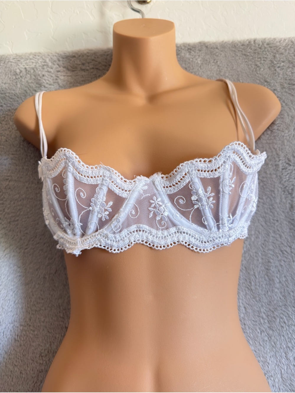Cintage 90’s Fredericks of Hollywood Sheer Lace Balconette Bralette - 36 A-C